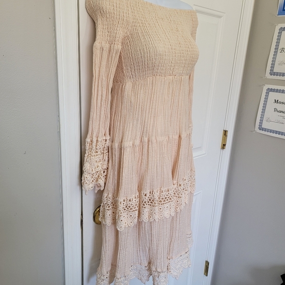 GUESS Gauzy Crinkly Crochet Lace Smocked Off The Shoulder Tiered Dress Small - Picture 4 of 13
